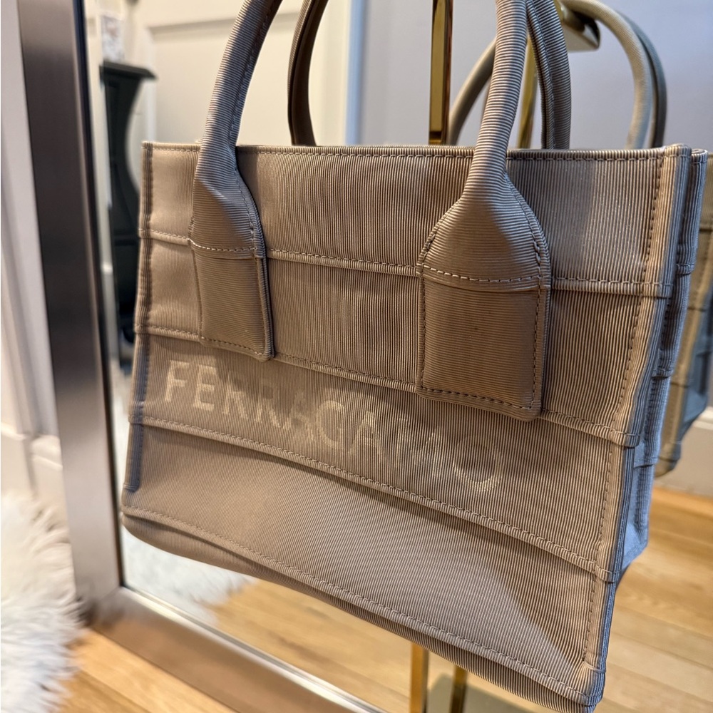 Salvatore Ferragamo Beige Tote Bag - Picture 2 of 10